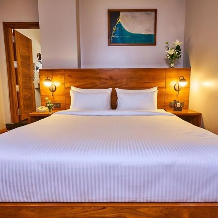 Visthara Hotel Bangalore Bagian luar foto